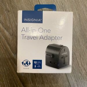 Travel adapter w USB ports